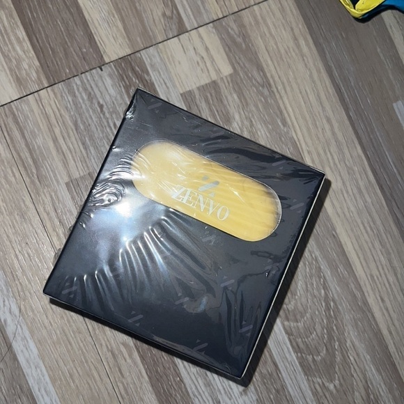 Zenvo bumblebee yellow wireless earbuds - Picture 4 of 5